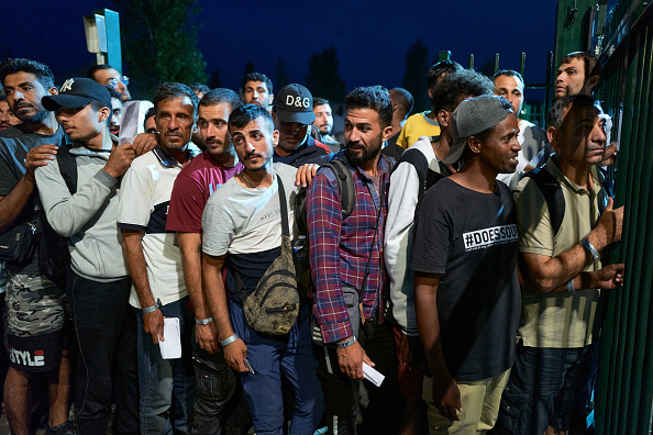 Ter Apel Refugee Center Struggles With Demand, Forcing Hundreds To Sleep Outside